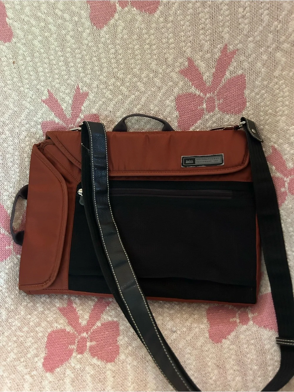 REI Men's Rust and Black Messenger Laptop Bag with Adjustable Strap. Padded